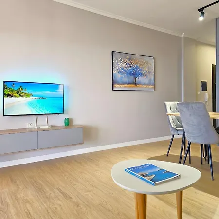 Deep Blue Penthouse 111 Daire Saranda