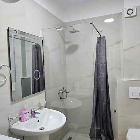 Deep Blue Penthouse 111 * Sarandë
